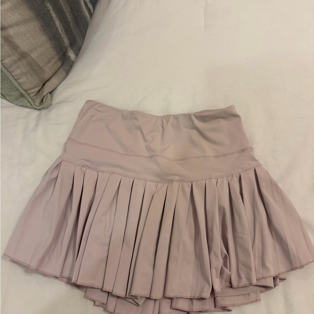 Chic Pleated Mini Skirt in Soft Pink